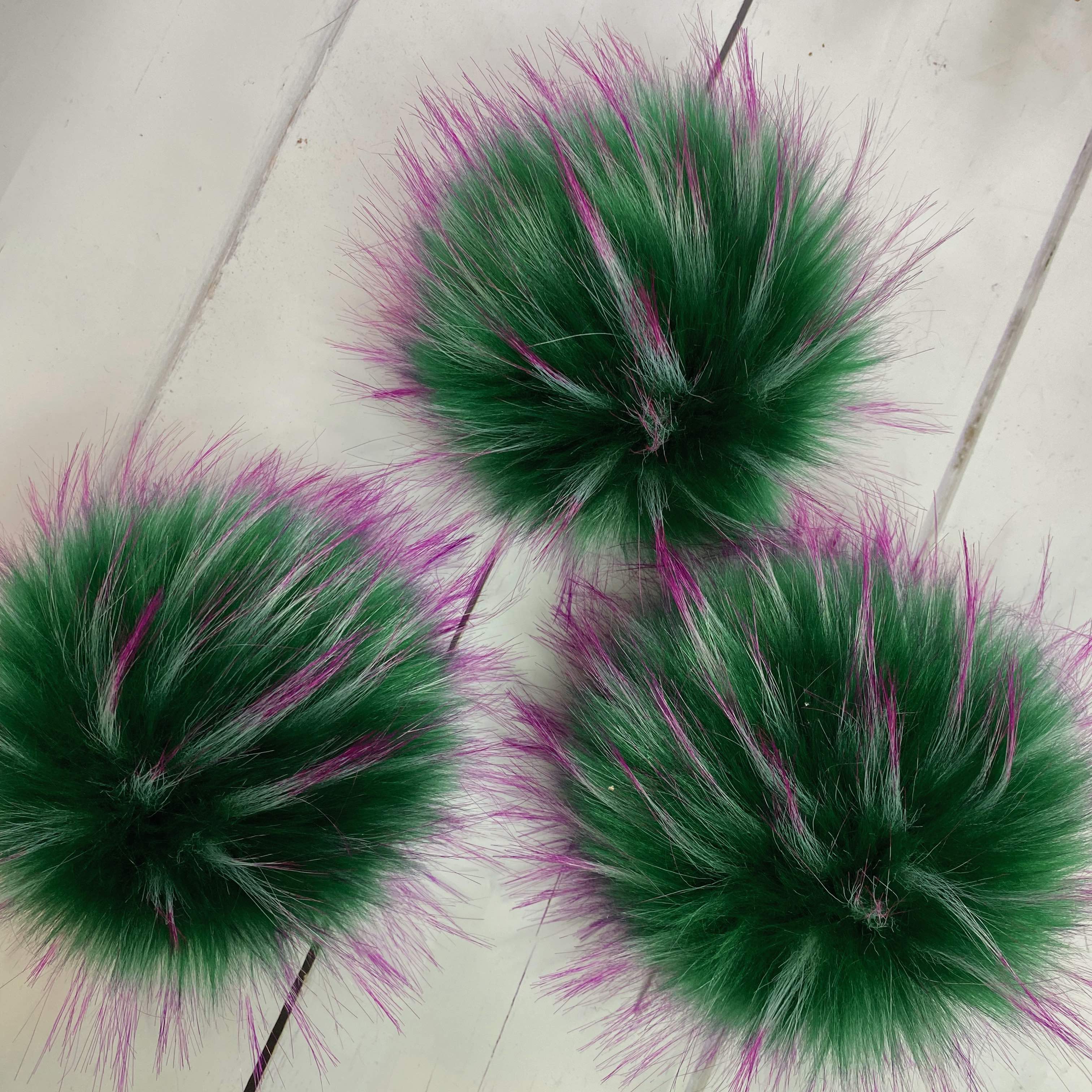 MOSSY luxury faux fur pom pom