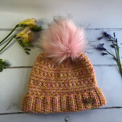 Star Crochet pom pom hat pattern - Intermediate